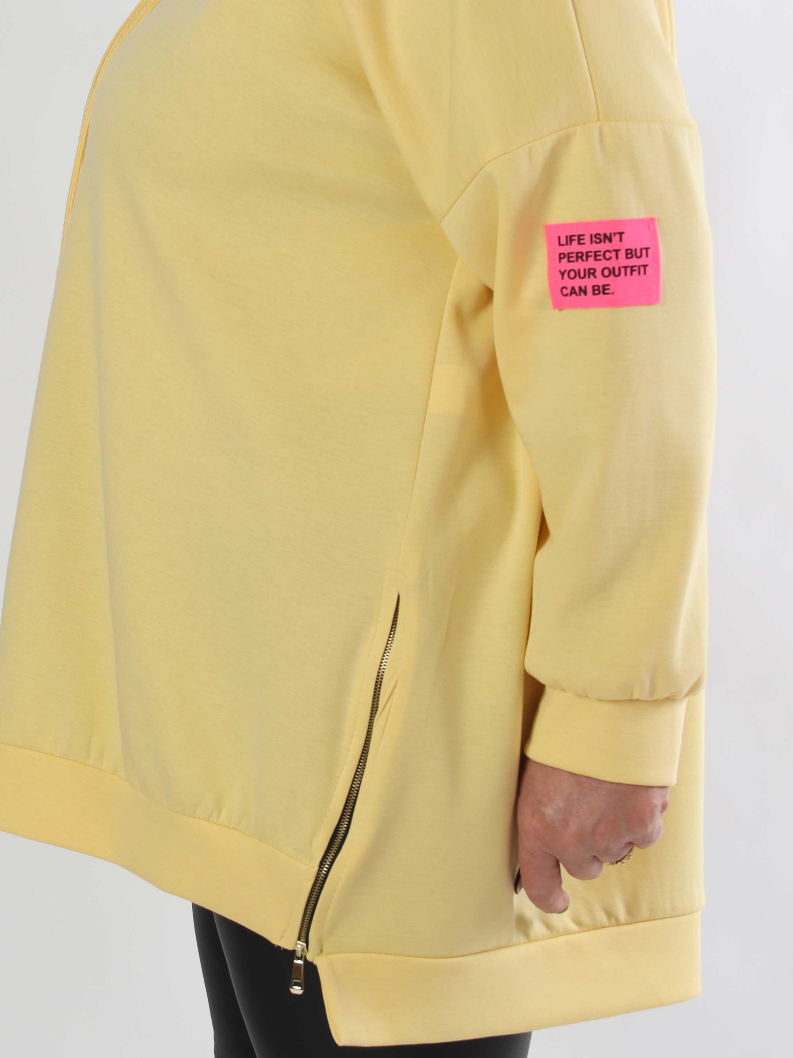 Victoria - Plus size hoodie med et pink mærke på ærmet